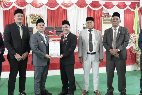 Paripurna DPRD: Bupati Putra Serahkan Raperda Pertanggungjawaban APBD 2025 ke DPRD
